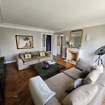 Luxury Appartment In 7Th District With Tour Eiffel View